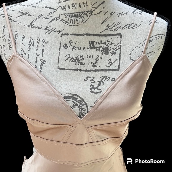 NWT-HOUSE OF HARLOW 1960 gorgeous backless midi in a silk touch fabric SZ MED - Picture 15 of 15